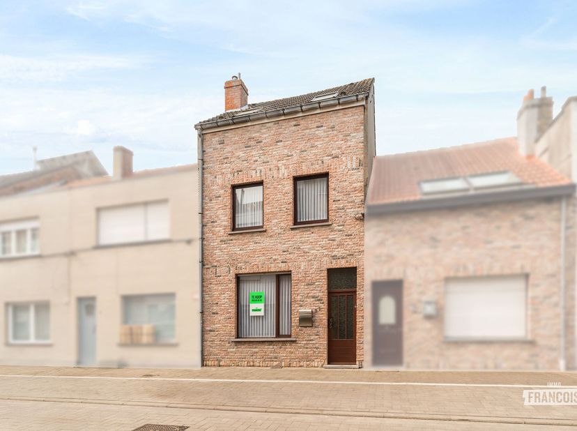 In de Schapenstraat 21 te Oostende bevindt zich deze te renoveren rijwoning met een bewoonbare oppervlakte van 148 m². Dankzij haar centrale en strate