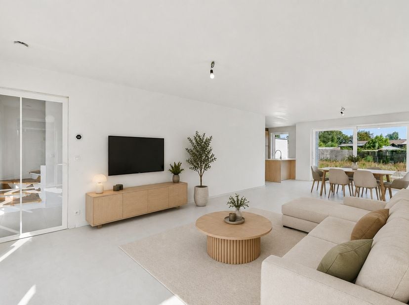 Op een rustige maar tegelijk centrale ligging in Gistel verrijst deze hedendaagse nieuwbouwwoning. De woning werd ontworpen met bijzondere aandacht vo