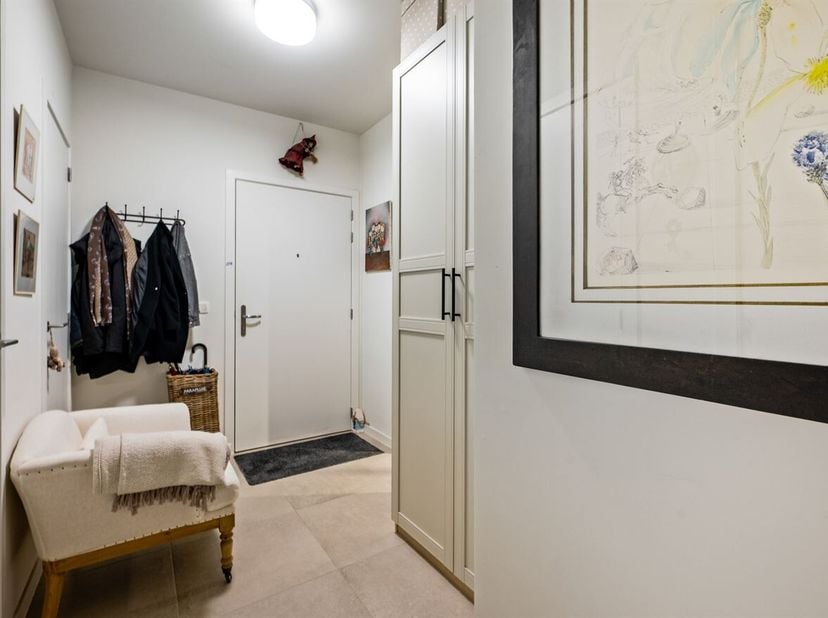 Journée portes ouvertes le samedi 14/03 de 9h30 à 10h30<br />
Situation : Cet appartement bénéficie d'une situation privilégiée dans le centre d'Heren