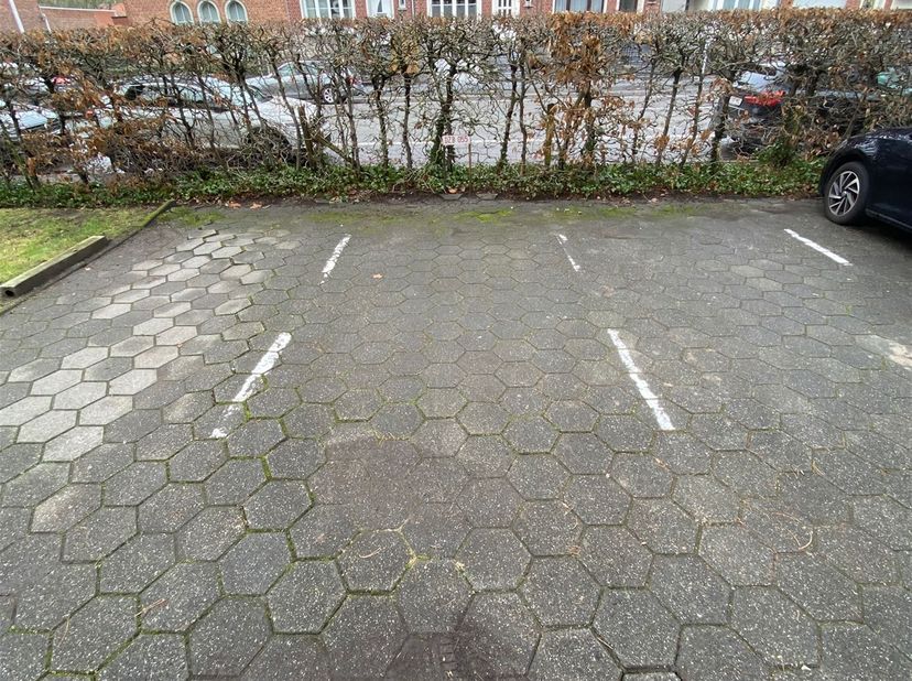 Henro-Immo vous présente cet emplacement parking en extérieur juste en dehors de Tournai, à l'Avenue de Maire.<br />
Le loyer mensuel est de 80 €.<br