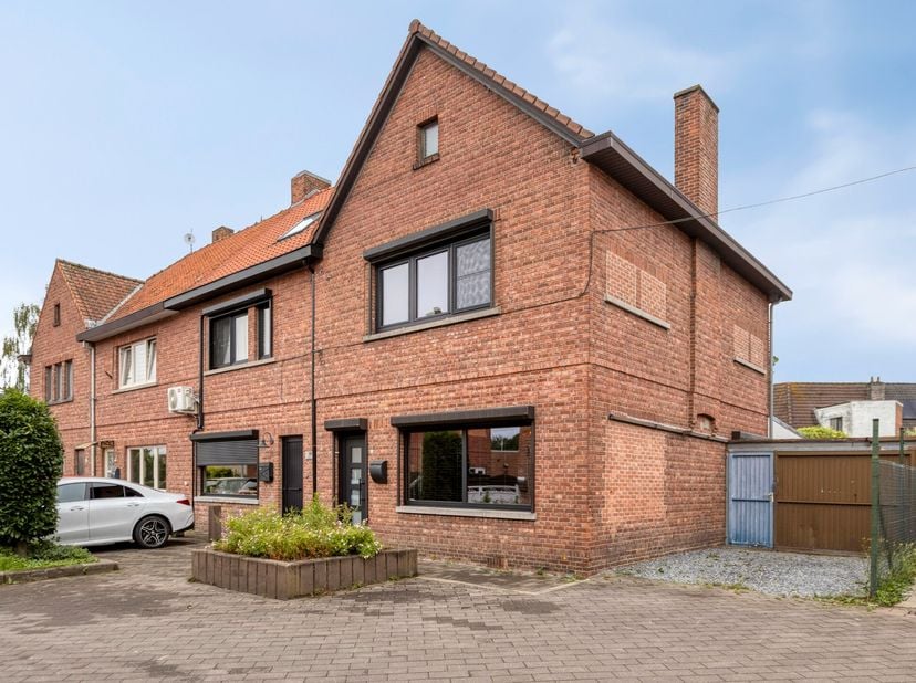 Charmante, instapklare halfopen bebouwing op rustige ligging in Termien (Genk)<br />
<br />
Bent u op zoek naar een gezellige woning met een rustige l