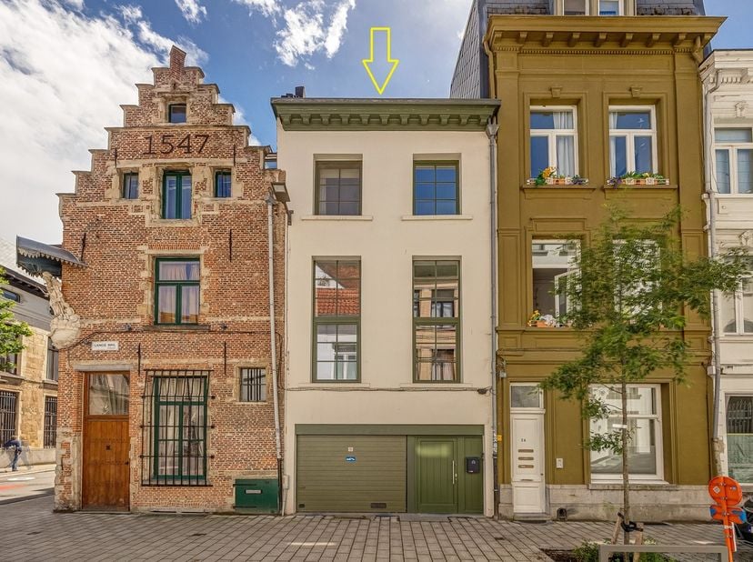 <br />
Deze karaktervolle stadswoning is gelegen in de historische wijk Stadswaag-Begijnhof, in de omgeving van de voormalige Spaanse omwalling. Deze