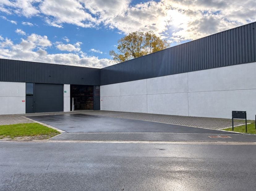 Bedrijfsvastgoed te huur in Zwartegatstraat 61,
                    8020 Oostkamp
