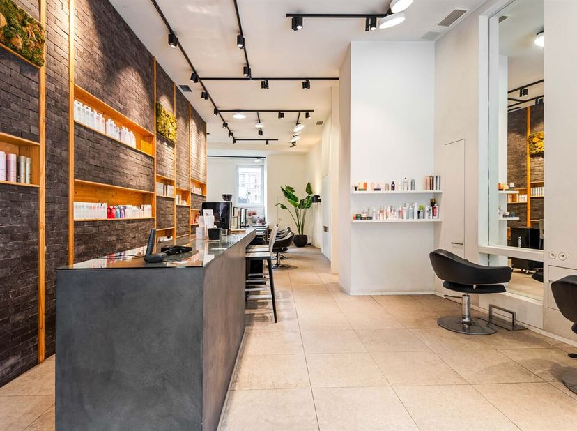 Local commercial prêt à l'emploi offrant un fort potentiel<br />
Situé au coeur animé de Boom, cet espace commercial entièrement rénové offre une exce