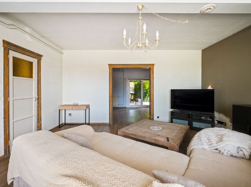 Instapklare OB met 3 slpks, hernieuwbare energie en zwembad<br />
<br />
De woning werd oorspronkelijk opgericht in 1936 en onderging de voorbije ja
