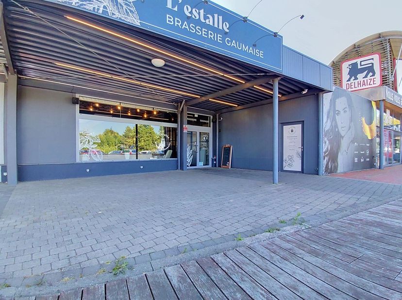 W Immobilière vous propose à la location un restaurant entièrement équipé, idéalement situé à Étalle. Une opportunité rare sur le marché, parfaite pou