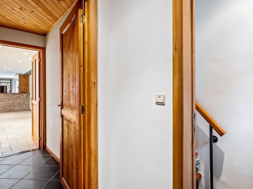 Appartement duplex très spacieux de 3 chambres à coucher avec terrasse dans un endroit calme à Putte-Kapellen à vendre.<br />
Situation : Albert-Louis