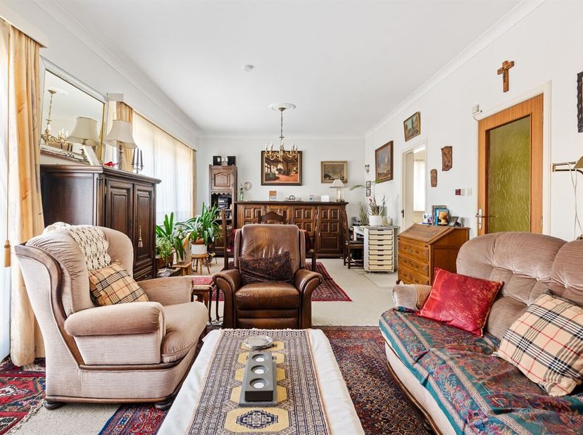 Ruim appartement met 2 slaapkamers, garagebox en topligging in het centrum van Genk<br />
Op zoek naar een ruim appartement op een uitstekende locatie