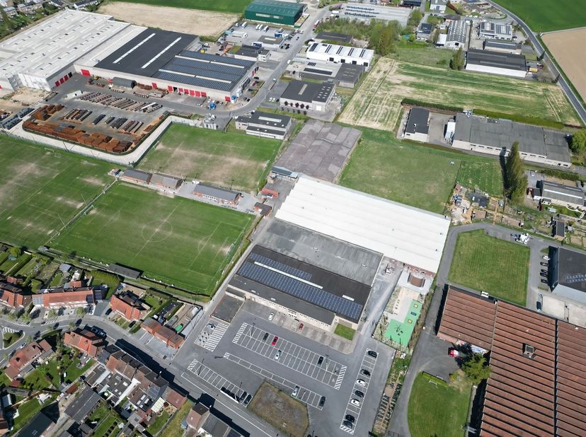 Bedrijfsvastgoed te huur in Rue de Lassus 46-48,
                    7712 Herzeeuw