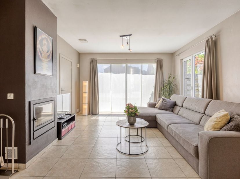 Deze ruime en instapklare gelijkvloerse woning is gelegen in het rustige Korspel, op een prachtig perceel van 1.251 m² met een vrij uitzicht op het ac