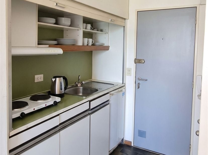 Op te frissen Studio (35m²) gelegen in Klein Antwerpen vlakbij het Stadspark!<br />
<br />
Ligging:<br />
Dit compacte en lichtrijke studio ligt op