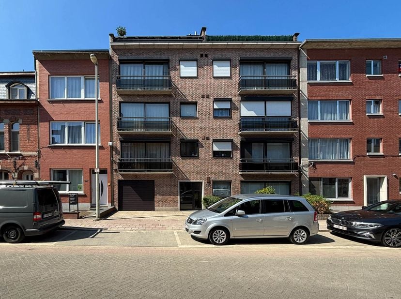 Garage à vendre
                    à 2100 Deurne
