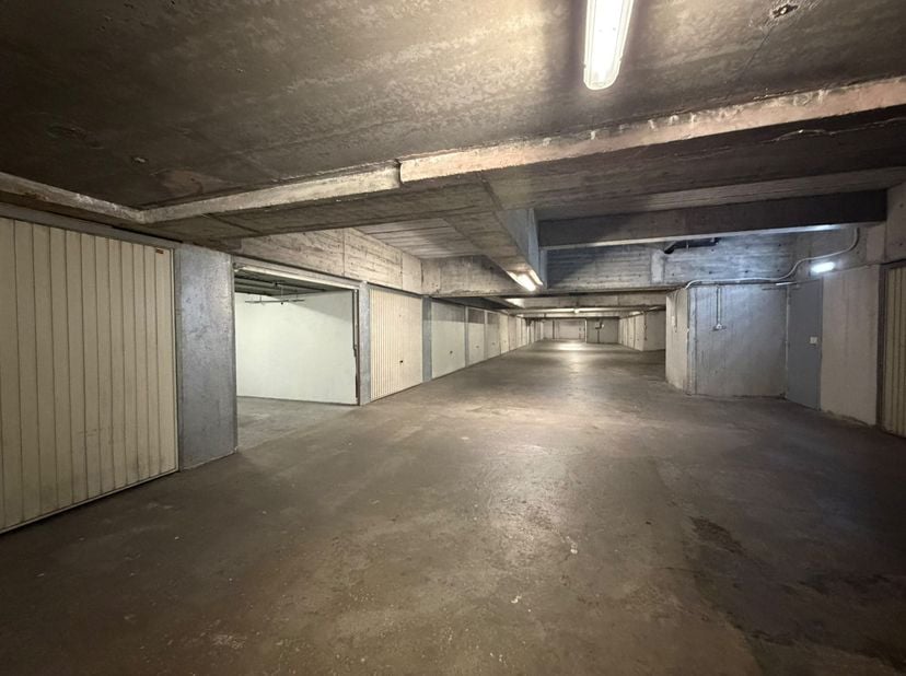 Garage te huur in Jozef Nellenslaan 73,
                    8300 Knokke