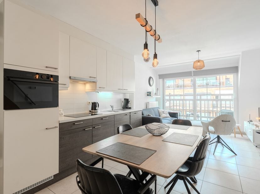 Gemeubeld duplexappartement met 2 slaapkamers in Residentie Contender te Westende-Bad.<br />
Ontdek dit verzorgd en instapklaar duplexappartement, cen