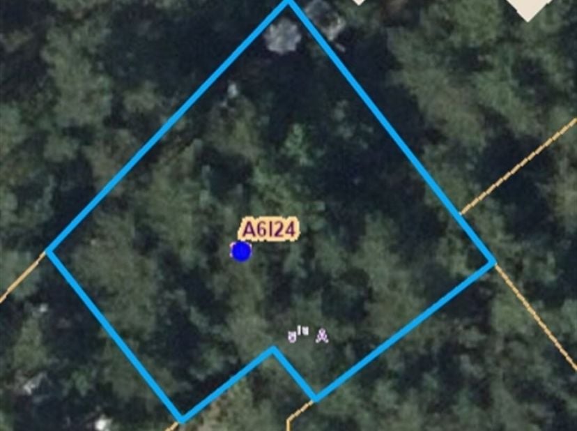 Terrain de loisirs de 761 m² pour l'implantation d'une maison de loisirs<br />
Situation<br />
Ce terrain de loisirs est calme et verdoyant, situé dan
