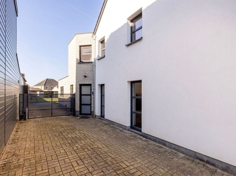 Energiezuinige woning met 3 slaapkamers, zolder en tuin! <br />
De woning is gelegen in een rustige straat. Tegelijk ligt ze op een boogscheut van het