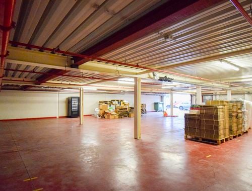                                         Bedrijfsgebouw te huur in Kruibeke, € 1.627
