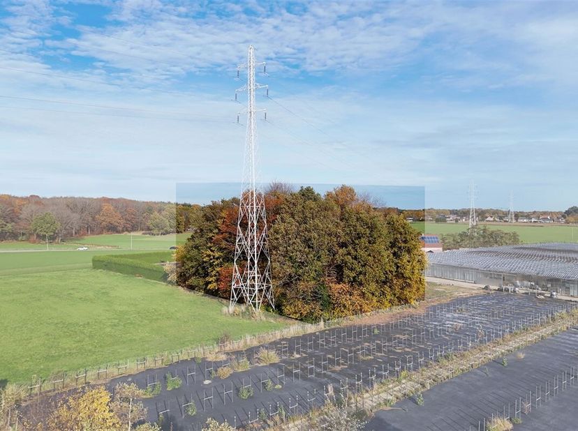 Prachtig bosperceel van 11a40ca in rustige en groene omgeving <br />
Omgeving:<br />
+ Landelijke en rustige omgeving met vlotte bereikbaarheid<br />