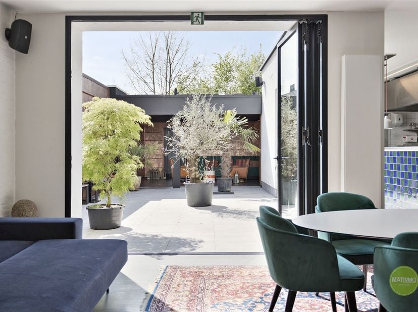 Authentiek herenhuis met zonnig terras in het hart van Mol<br />
<br />
INSTELPRIJS - BIEDEN VANAF 425.000 EURO !<br />
<br />
Op een toplocatie i
