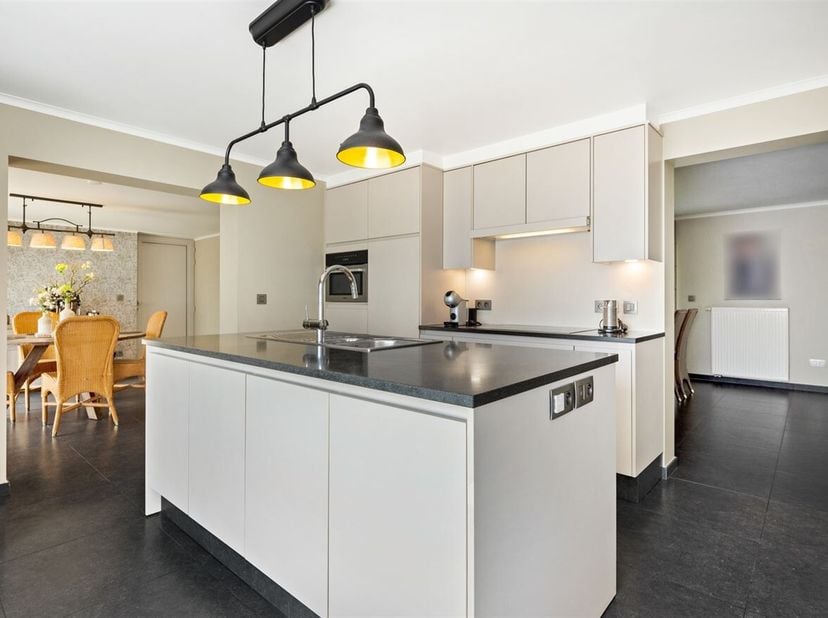 Maison familiale prête à emménager avec 4 chambres et un jardin ensoleillé, située dans une impasse tranquille<br />
Vous recherchez une maison prête