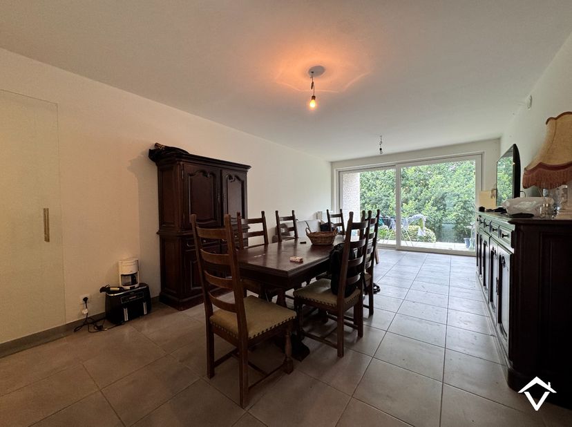 Dit gelijkvloers appartement (B0.2) is gelegen in de Residentie Brouwershof te Westrozebeke (Staden) en bestaat uit: inkomhal - toilet - badkamer - le