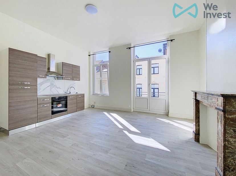 Proximité de la Place Collignon - Appartement 1 chambre<br />
Le bien se compose d'un salon/salle à manger avec cuisine ouverte équipée, d'une chambre