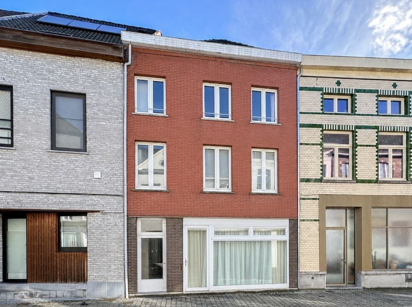 Prachtig investeringspand bestaande uit 3 verhuurde appartementen, gelegen op een uiterst gunstige locatie aan de stadsrand van Oudenaarde, op wandela