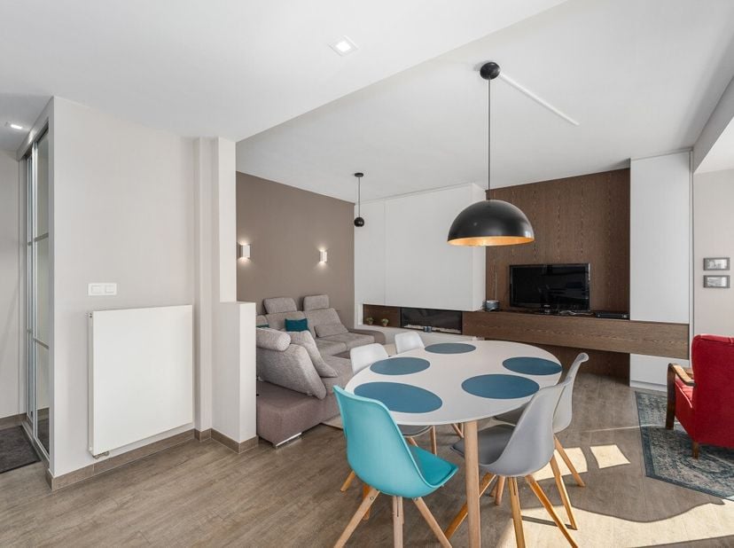 Appartement in hartje Koksijde-Bad, op wandelafstand van de zee en de zeedijk. Dit prachtig gerenoveerd appartement combineert een centrale ligging me