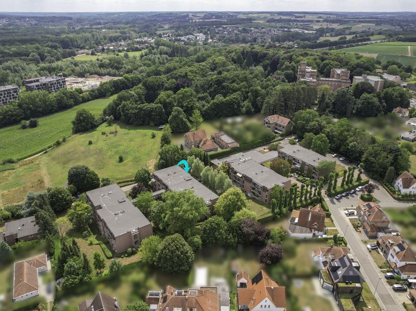Appartement de service rénové et prêt à emménager à vendre dans la résidence Populierenhof à Heverlee. Situé dans un endroit calme et verdoyant, avec