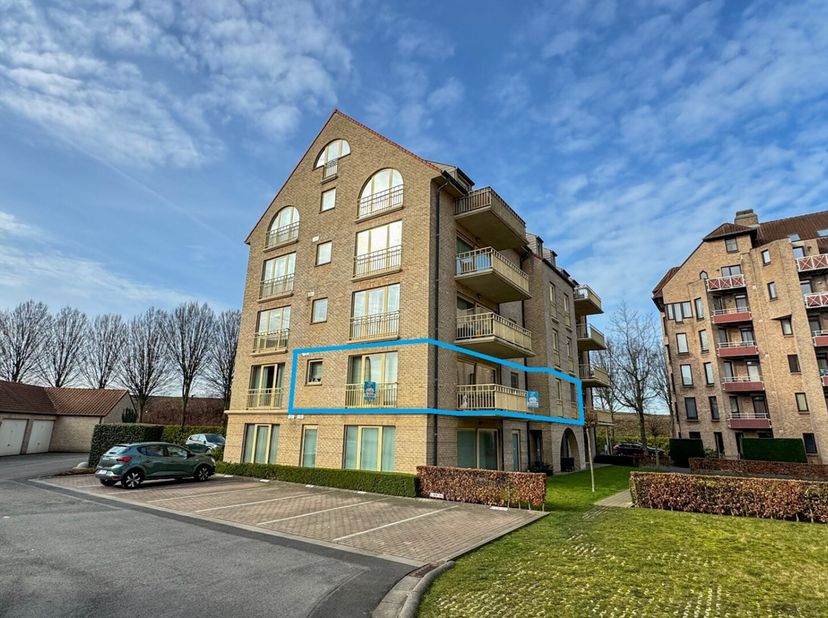 BRUGES - PRIX DE DÉPART - Appartement contemporain SPACIEUX de 2 chambres ensoleillé (1er étage) avec une VUE MAGNIFIQUE SUR L'EAU. Possibilité d'acha