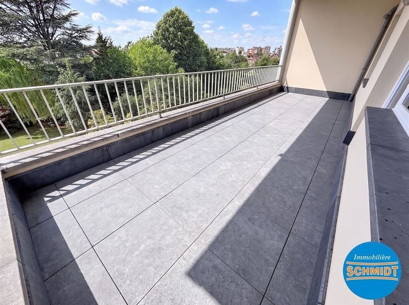 IMMOSCHMIDT (Réf. 29684) - AUDERGHEM (Pétillon) - LIBRE IMMÉDIATEMENT : Magnifique appartement de 65m² (selon PEB) entièrement rénové se composant d'u
