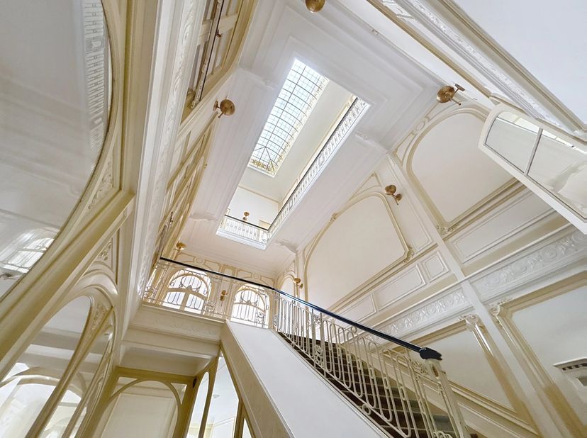 Ideaal gelegen in het hart van de zeer gewilde wijk Châtelain in Elsene, in de onmiddellijke nabijheid van alle voorzieningen (winkels, vervoer, resta