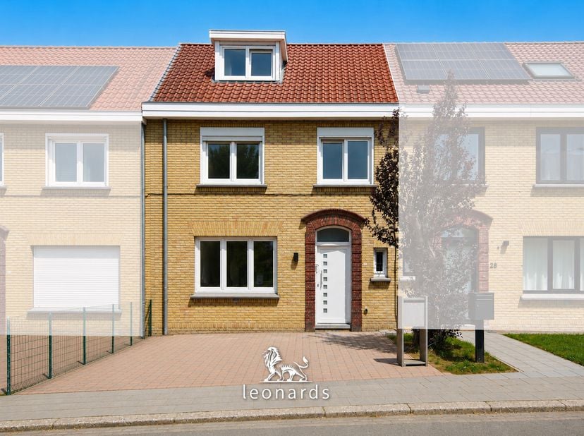 Gelegen in een rustige en kindvriendelijke doodlopende straat aan het Kapel ter Bedehof te Kortrijk, bevindt zich deze grondig gerenoveerde stadswonin