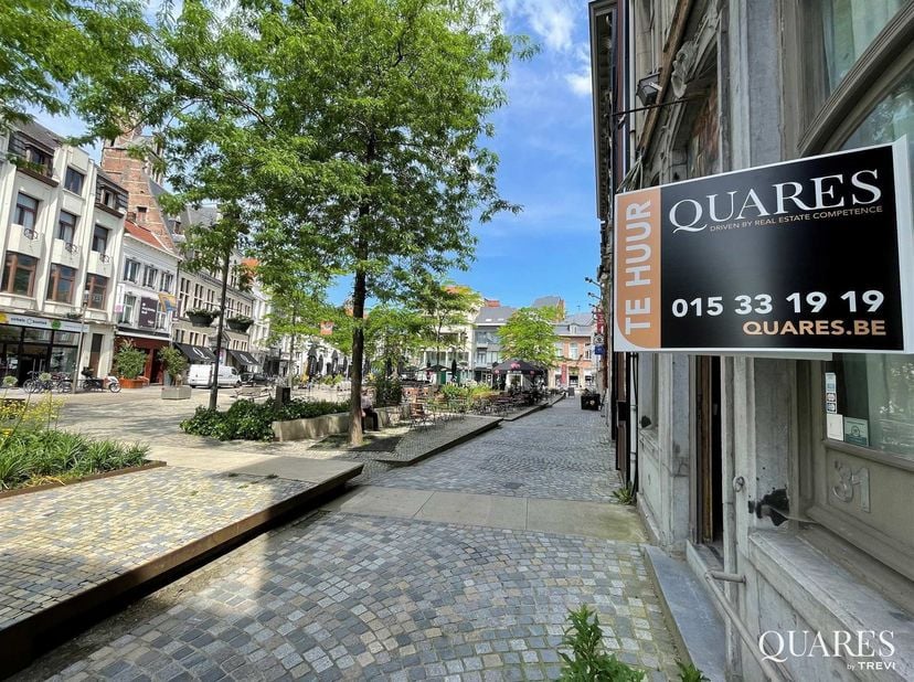 Quares - TREVI Groep presenteert :<br />
Casco handelsruimte op toplocatie in stadscentrum <br />
Deze gelijkvloerse casco handelsruimte in het hart v
