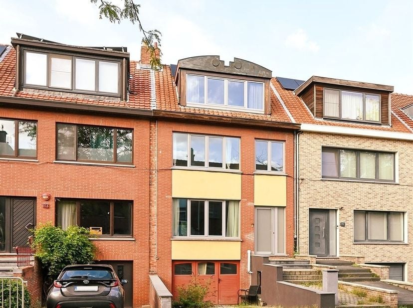 Huis te koop in Van Dijckstraat 115,
                    2640 Mortsel