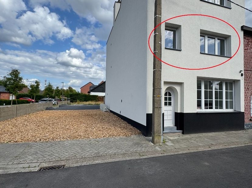 Un appartement sur VERD. 1 (A.1) avec le bus n° 80/01/1 comprenant : hall d'entrée, cuisine, salon, chambre à coucher, chambre, salle de bains, WC et