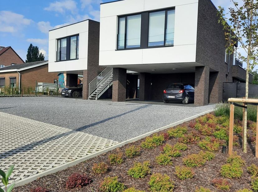 gemeubileerd en gestoffeerd appartement met 2 slaapkamers<br />
<br />
Modern en ruim appartement te huur op 3 .km van Maastricht, gelegen in Veldweze