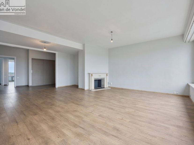 100% Instapklaar appartement met 2 slaapkamers in het hart van Aalst.<br />
Bent u op zoek naar een ruim en instapklaar appartement op een toplocatie?