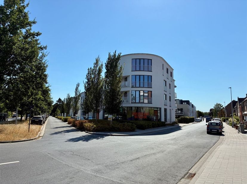 Op zoek naar een veilige en goede bereikbare autostaanplaats? Deze ondergrondse parkeerplaats (nr. 18) is gelegen op een uitstekende locatie tussen de