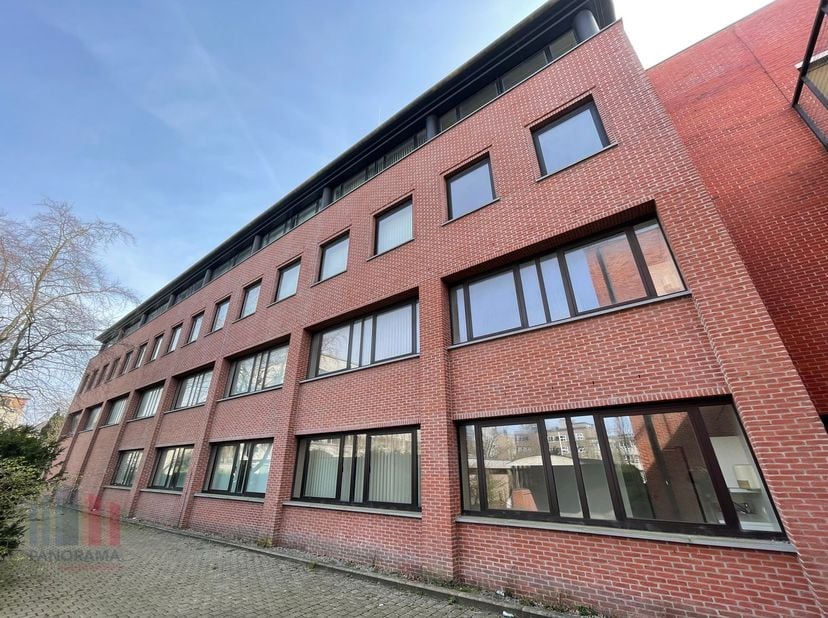 Bien professionnel à vendre
                    à 8000 Brugge