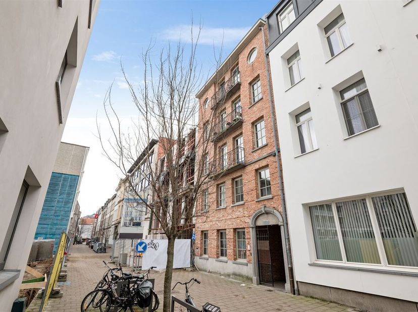 Studentenkamer/studio in het centrum van Antwerpen<br />
Ligging:<br />
Op een absolute toplocatie in de Antwerpse studentenbuurt, op wandelafstand va