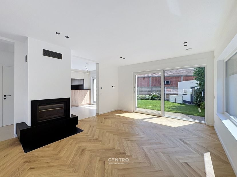 Volledig gerenoveerde gezinswoning met 4 slaapkamers, ZUIDgerichte tuin en ruime garagebox te Staden!<br />
<br />
Op een vlot bereikbare locatie in S