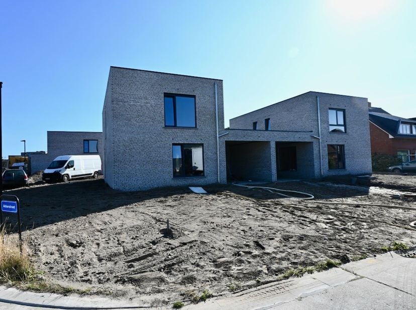 Huis te koop in Elzenstraat 17,
                    2381 Weelde