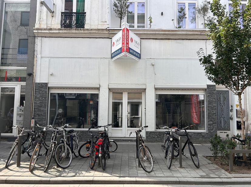 Bien professionnel à vendre
                    à 2060 Antwerpen