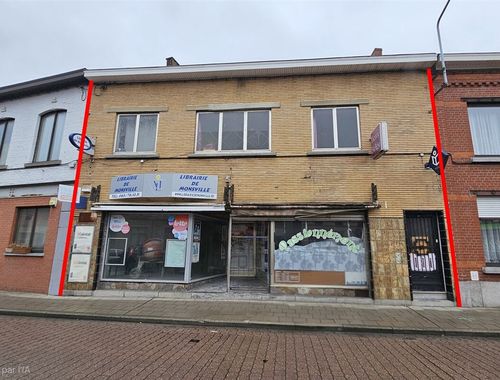                                        Appartementsgebouw te koop in Quaregnon, € 235.000
