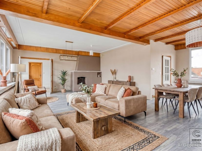 Dit appartement van circa 120 m² biedt een interessante renovatie-opportuniteit in Kessel en is zowel geschikt voor eigen bewoning als voor investerin