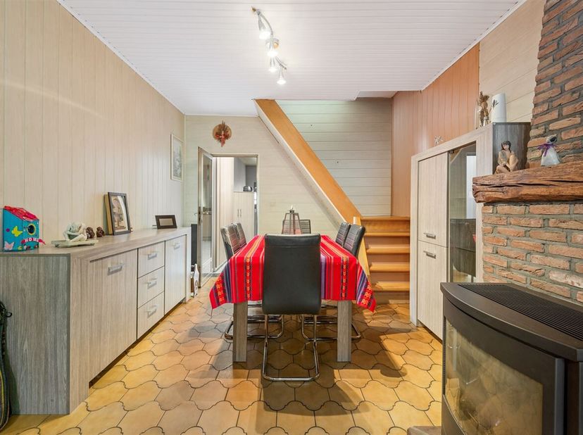 Te renoveren woning met tuin<br />
Deze gezellige woning aan Hofeinde 161 in Vosselaar biedt de perfecte kans voor wie op zoek is naar een woning met
