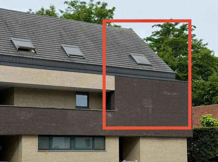 Dit appartement is centraal gelegen met een vlotte verbinding naar de autosnelweg en de omliggende gemeenten zoals Hasselt, Heusden-Zolder, Houthalen-