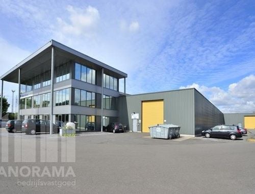                                         Bedrijfsgebouw te huur in Borgerhout, € 2.975
