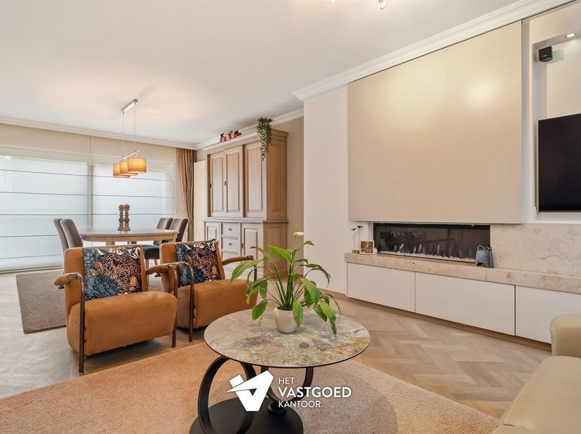 Perfect onderhouden stadswoning (174m²) met 5 slaapkamers en aanpalende garage.<br />
<br />
Belangrijkste troeven: <br />
- Centrale ligging<br />